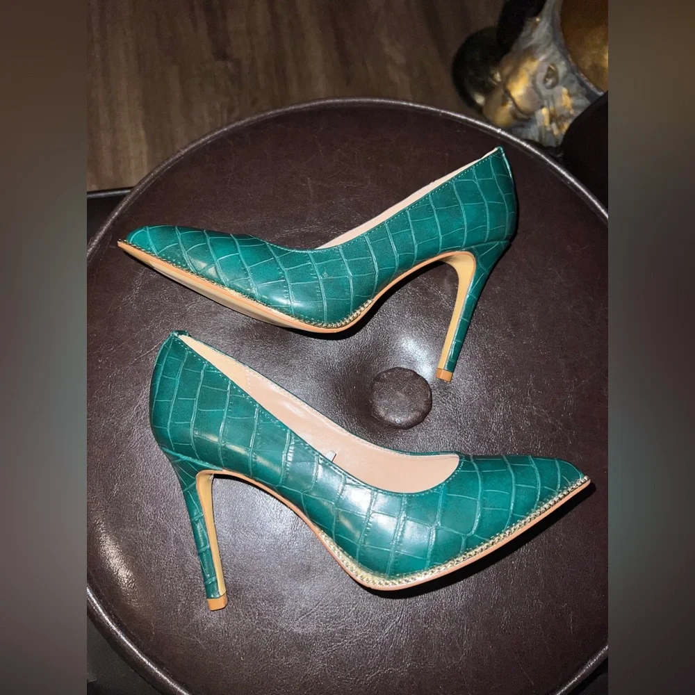 BCBGENERATION Hallix Gold Chain Stiletto Pumps Heels Women’s size 5.5 M - Picture 4 of 15